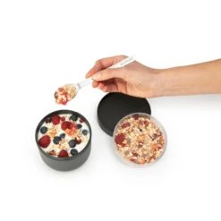 Brabantia Make En Take Yoghurtbeker 0,5 Liter Donkergrijs 10 Brabantia Make En Take Yoghurtbeker 0,5 Liter Donkergrijs -Keukengoederen Winkel 102 4180 4 1