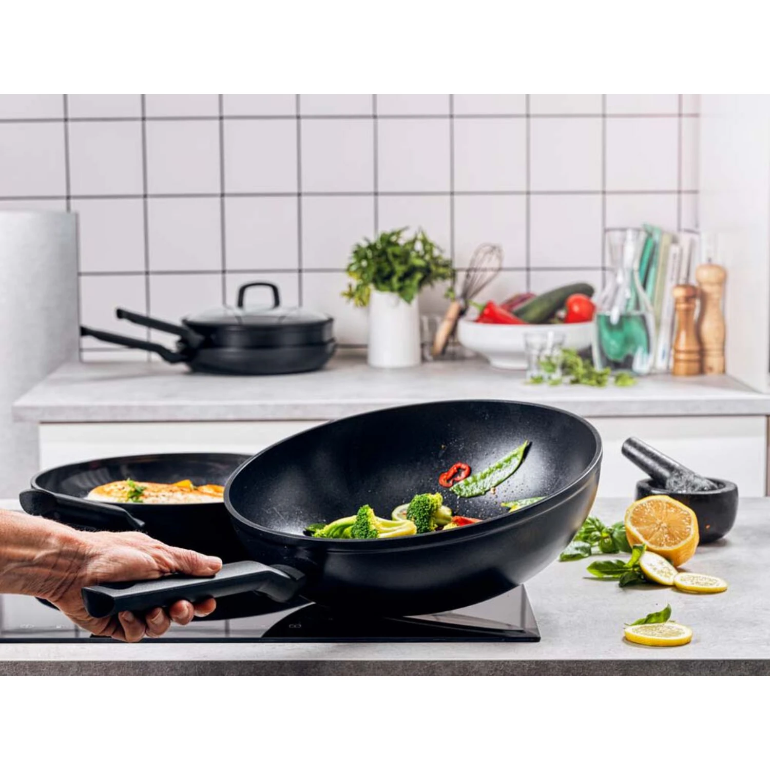 BK Easy Induction Wokpan Ø30 Cm Ceramic 2 BK Easy Induction Wokpan Ø30 Cm Ceramic - Afbeelding 2